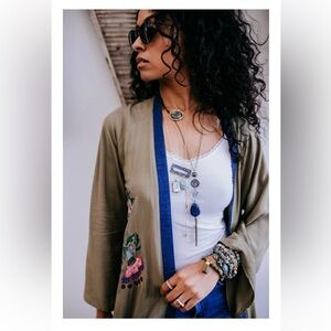 Modern kimono, olive w/ colorful embroidered flowers & contrasting collar OS